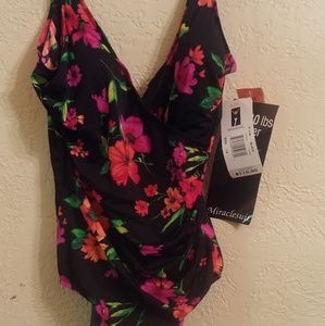 Bnwt miraclesuit 1pc bathing suit size 14